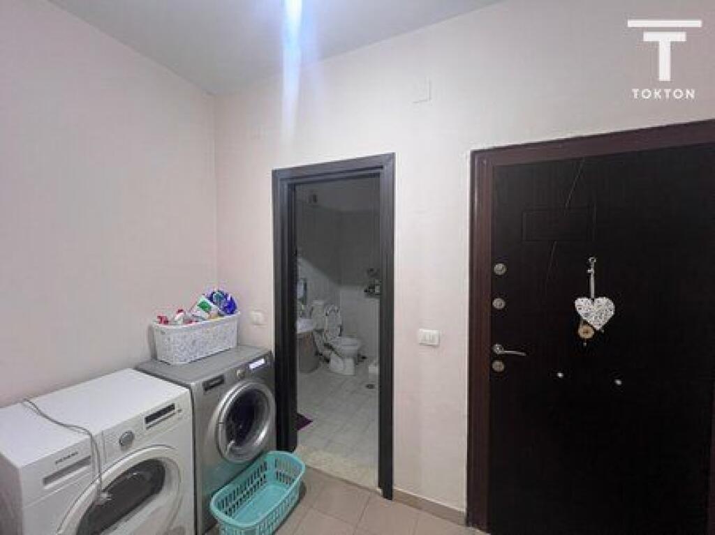 SHITET, APARTAMENT 2+1+2, UNAZA E RE, TIRANË