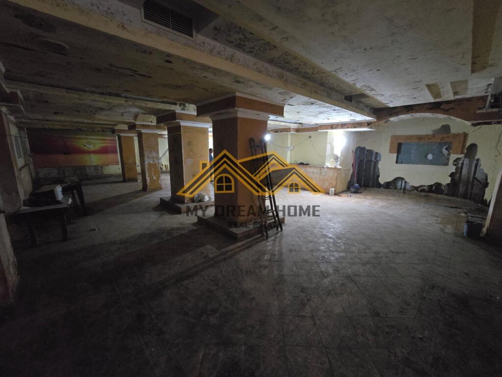 COMMERCIAL SPACE FOR SALE NEAR THE COURT!