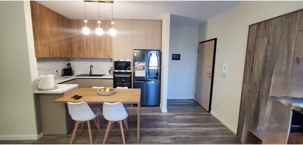 Tek komisariati Nr 4 Rr e Dibres, Shitet Apartament 2+1+2+ Post parkimi!!!