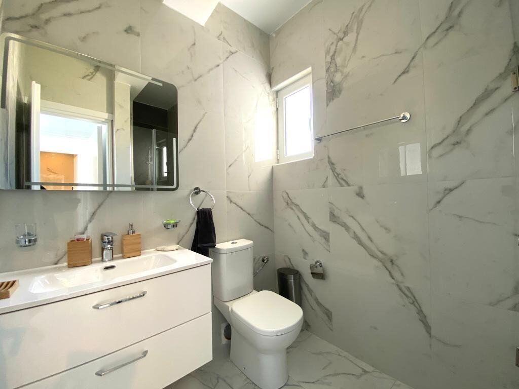 SARANDË, PENTHOUSE LUKSOZ ME PAMJE PANORAMIKE TË HAPUR NDAJ DETIT 505,000 €