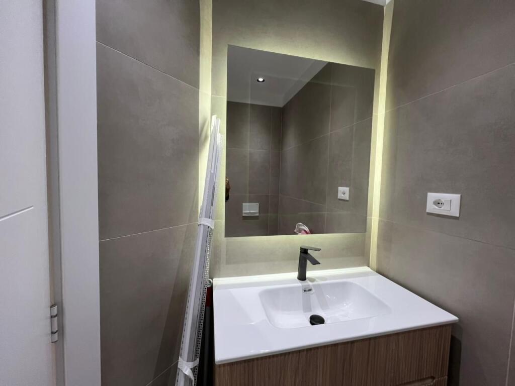 SHITET APARTAMENT 2+1+2 - RRETHRROTULLIMI I ZOGUT TE ZI