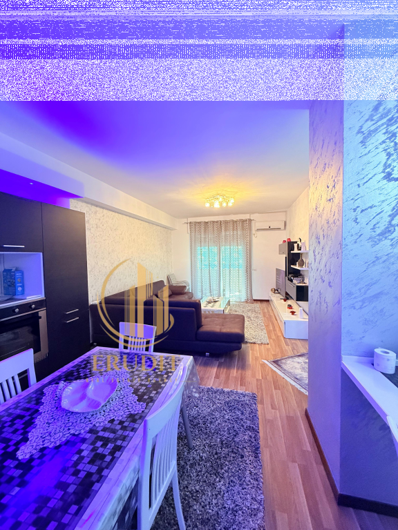 AFFITTASI APPARTAMENTO 2+1 LUNGOMARE, VLORË