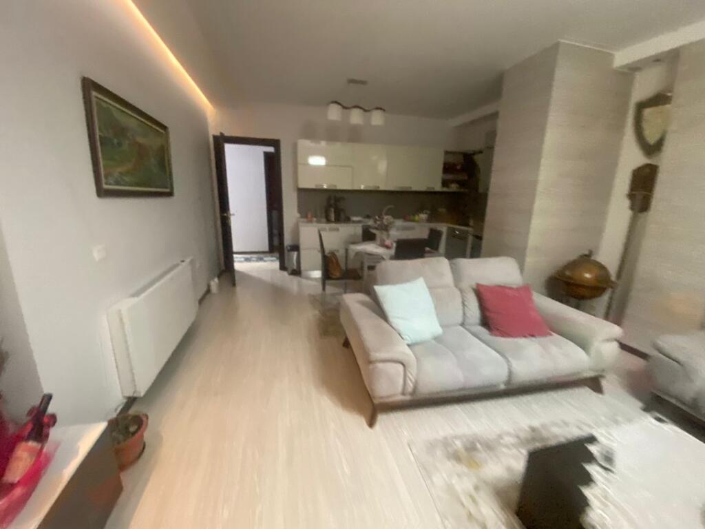 Jepet me qera 2+2  mobiluar ministria e jashme 849 eu