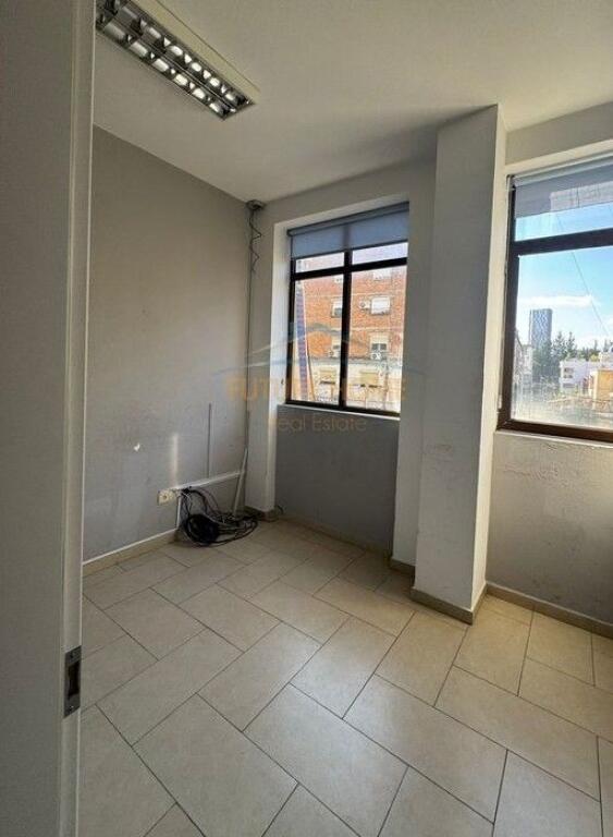 Qera, Ambient biznesi, Rruga e Elbasanit, Tiranë