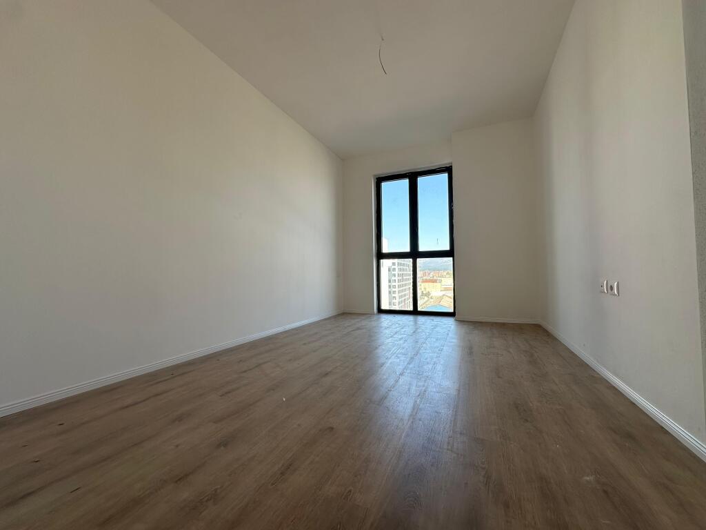 Shitet apartament  2+1 (Tek ish Sheshi Shqiponja)