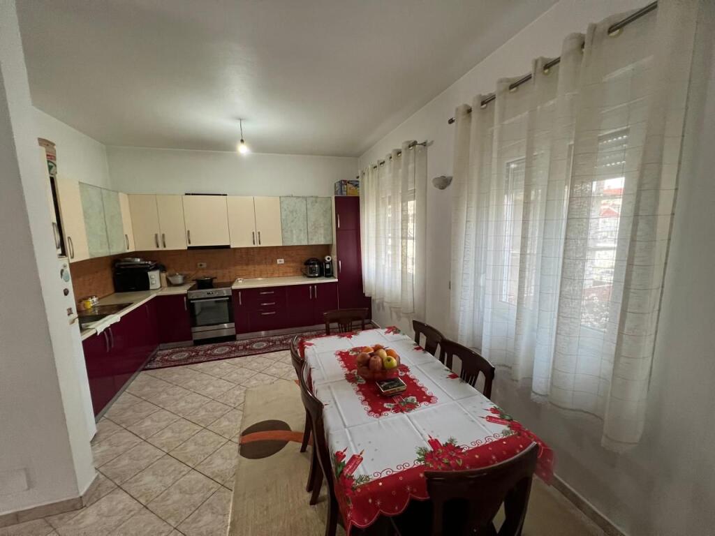 Okazzion!!! Tek Rrethi i Saukut, prane Liqenit Artificial, shitet Vilet 3 Kateshe