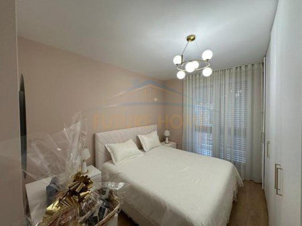 Shitet, Apartament 1+1+ Post Parkimi, Shkozë