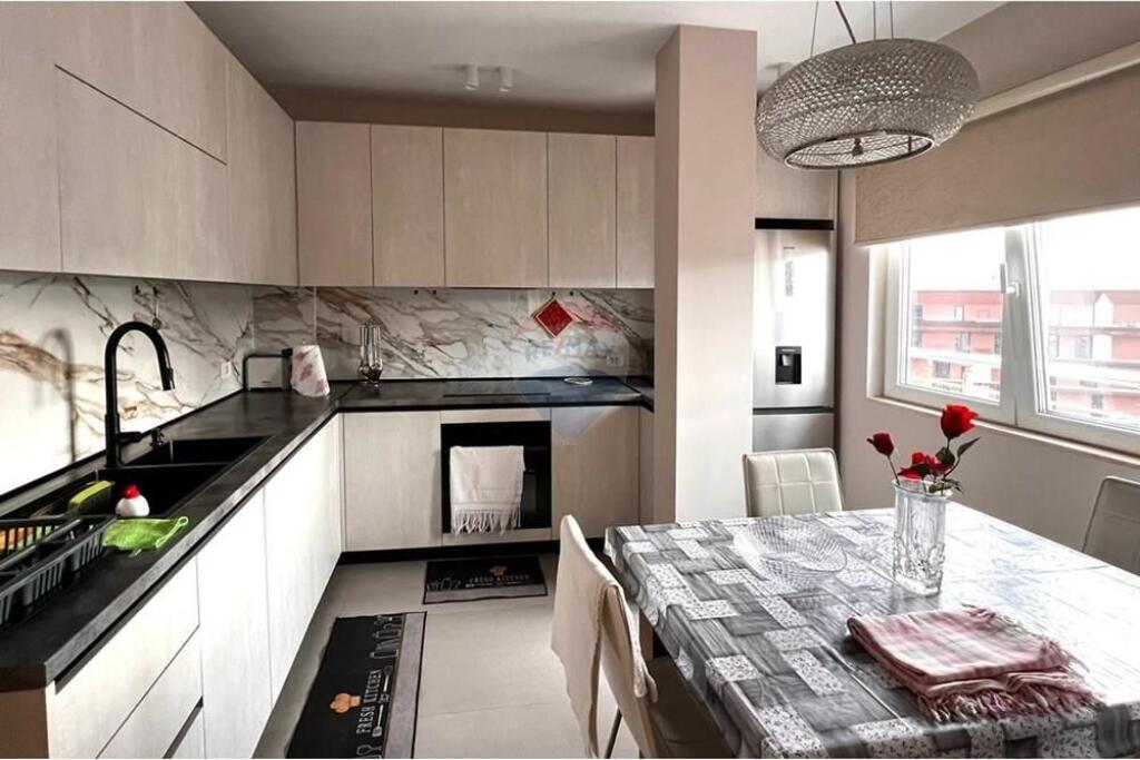 Apartament - Për Qira - Kompleksi Dinamo, Tiranë