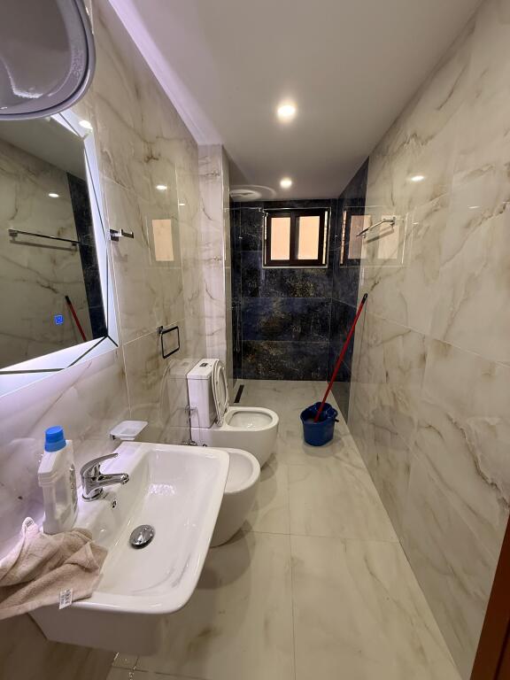 JEPET ME QERA APARTAMENT 1+1, STACIONI TRENIT, DURRES.