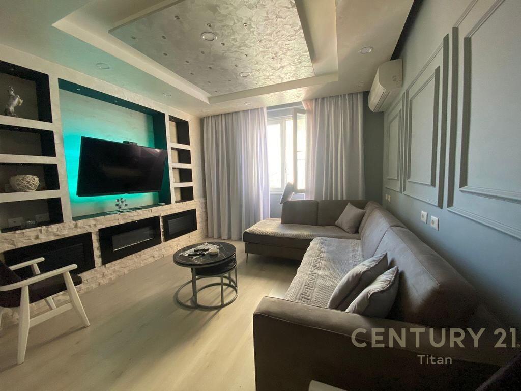 Apartament 2+1+2 per shitje prane Vila Gold