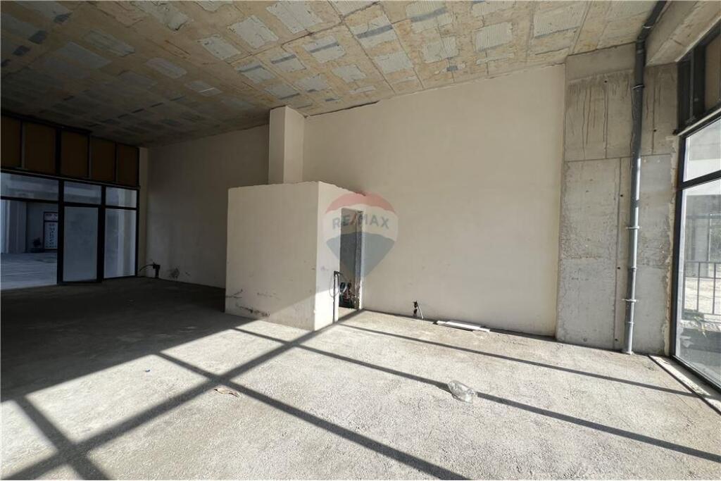  DYQAN NË SHITJE – LUNGOMARE, VLORË (VIJA E DYTË)