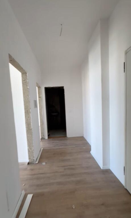 Shitet apartament  2+1 (Tek ish Sheshi Shqiponja)