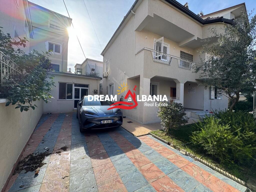 Vile 3 kateshe me qera prane Komunes se Parisit, Tirane (ID 4251432)