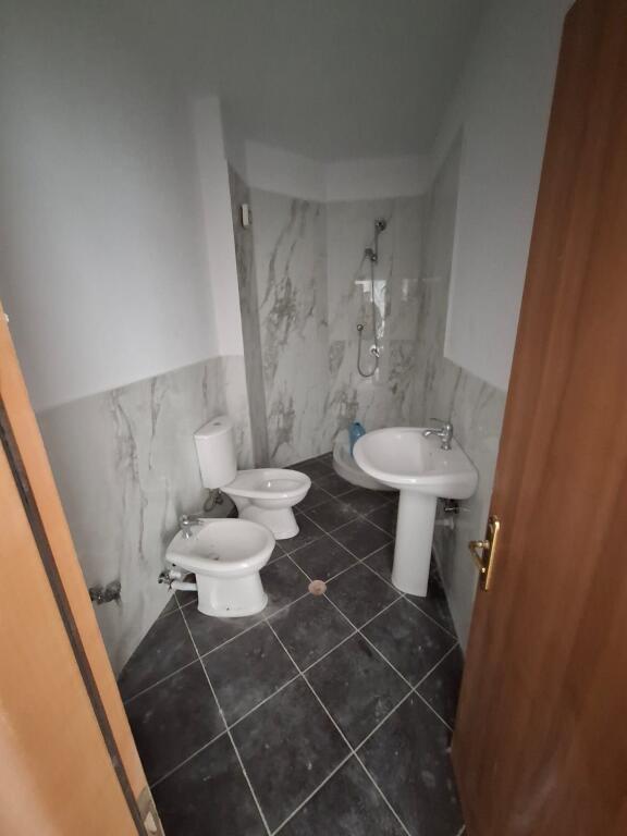 Shitet Apartament 1+1