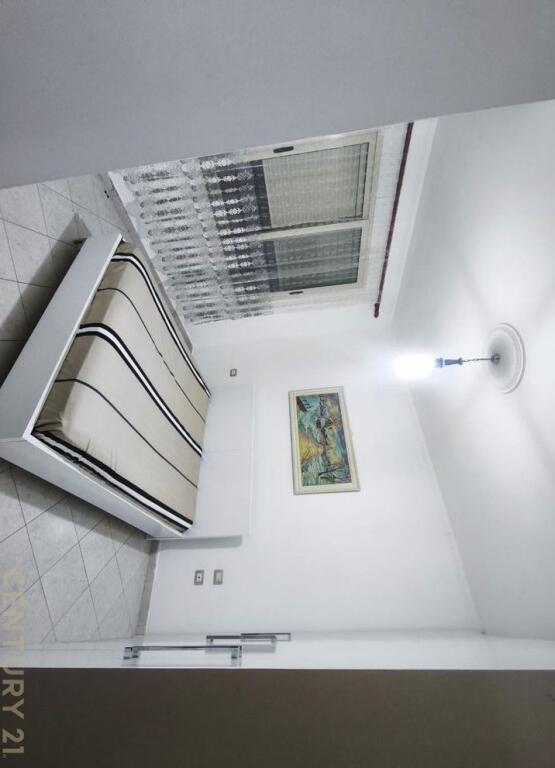 Appartamento 2+1 (convertito) In Vendita a Fresku, Tirana