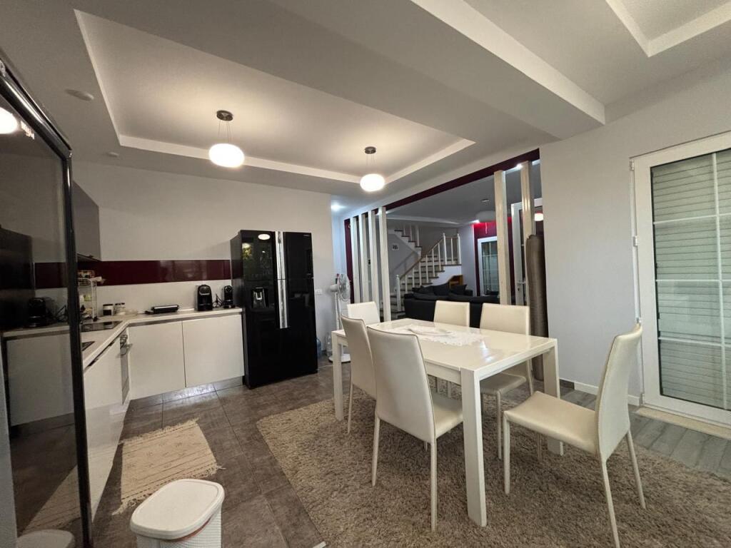 Shitet Vilë – Lura, Gjiri i Lalzit