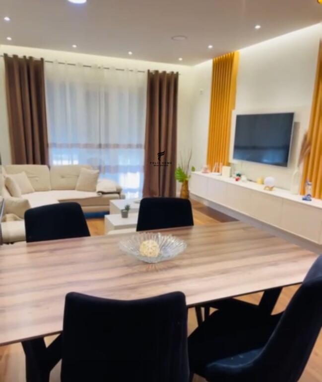 APARTAMENT ME QERA 2+1 KOPSHTI ZOOLOGJIK 1500 EURO