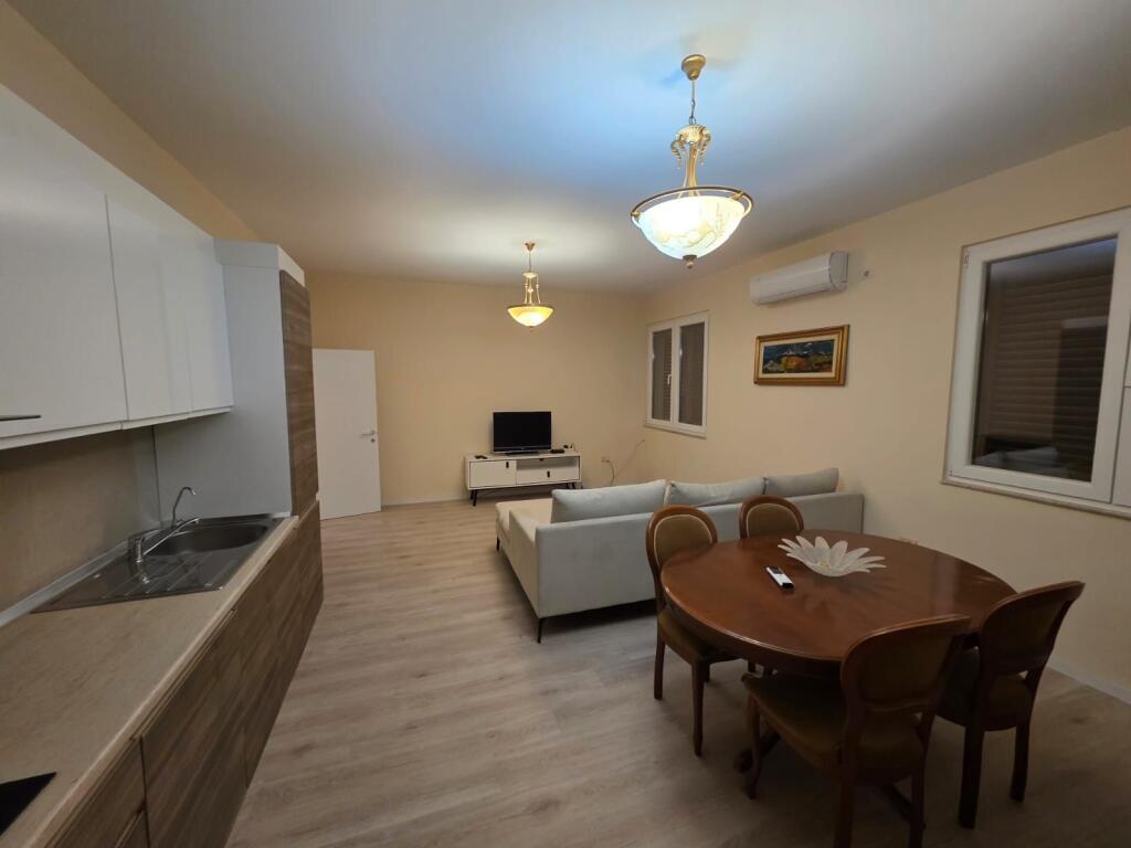 Stadiumi Dinamo Jepet Apartament 1+1 Me Qera