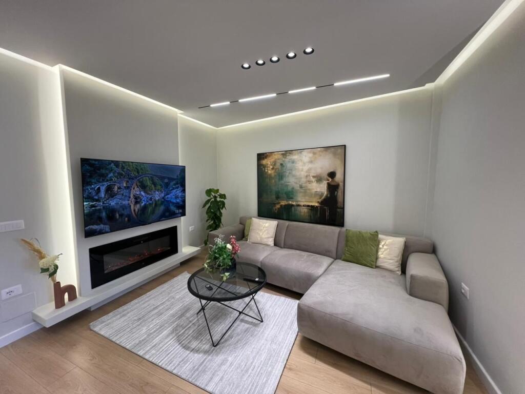 SHITET APARTAMENT 2+1+2 - RRETHRROTULLIMI I ZOGUT TE ZI