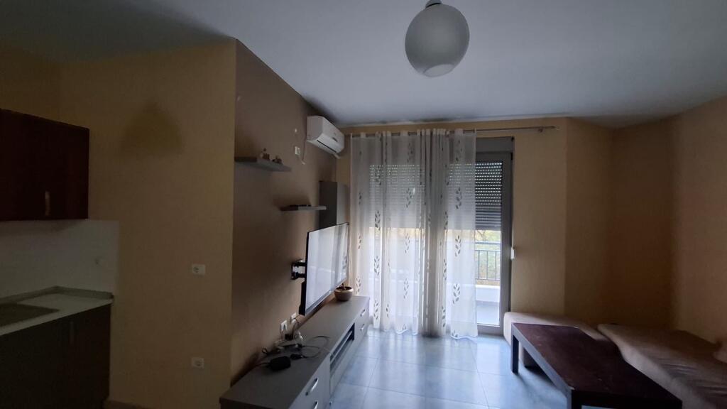 Jepet me qira 1+1 Liqeni i Thate 550€