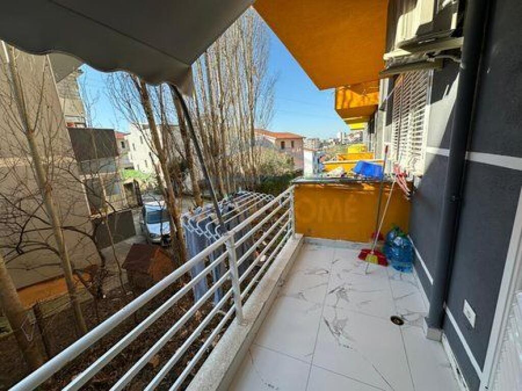 Shitet, Apartament 1+1+ Post Parkimi, Shkozë