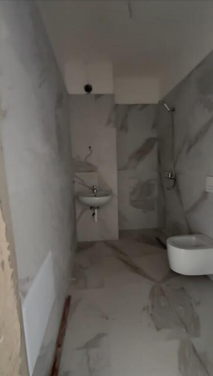 Shitet apartament  2+1 (Tek ish Sheshi Shqiponja)