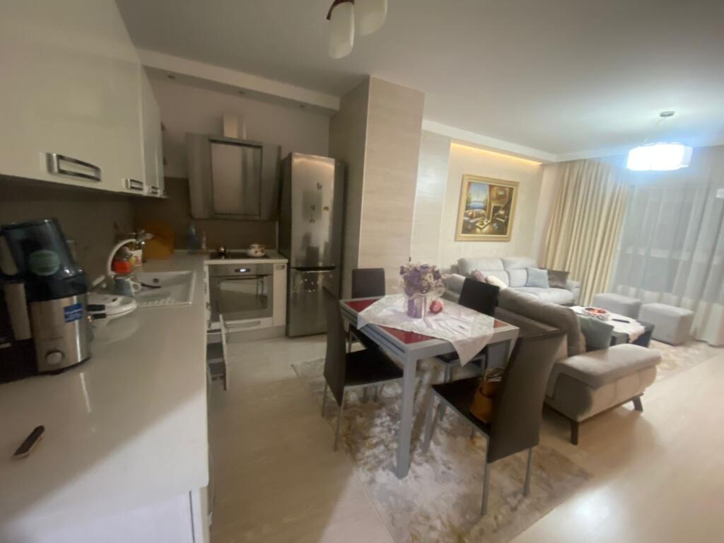 Jepet me qera 2+2  mobiluar ministria e jashme 849 eu