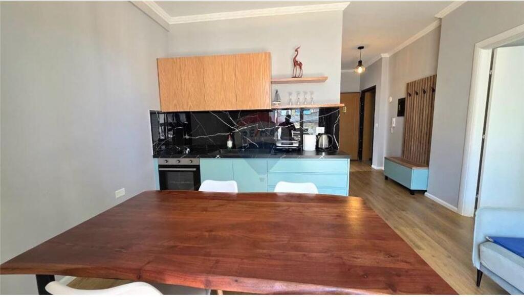 🏠 Apartament 2+1 – Për Qira 📍 Sheshi Isa Boletini, pranë Teatrit – Vlorë