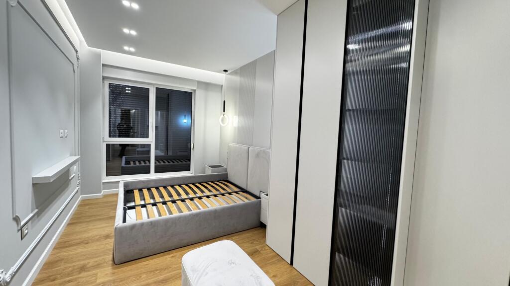 Apartament 2+1 me qira Tek Kontakti!