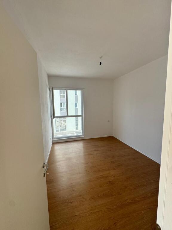 Apartament 2+1 i pamobiluar me qera, Univers City