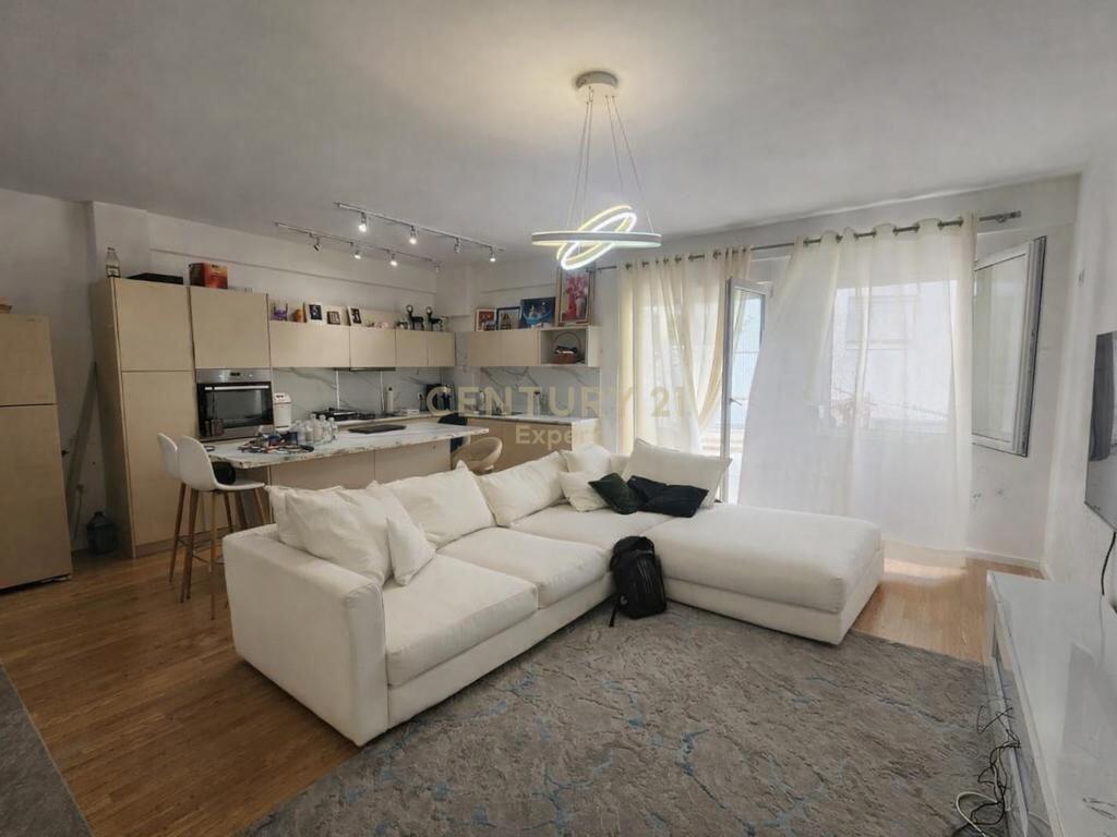 ✨ Apartament 3+1 për Shitje – Liqeni i Thatë, Tirane (120 m² + Kopsht/Verandë)