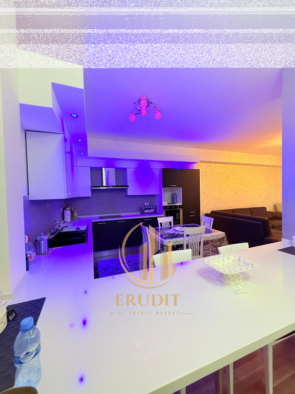 AFFITTASI APPARTAMENTO 2+1 LUNGOMARE, VLORË