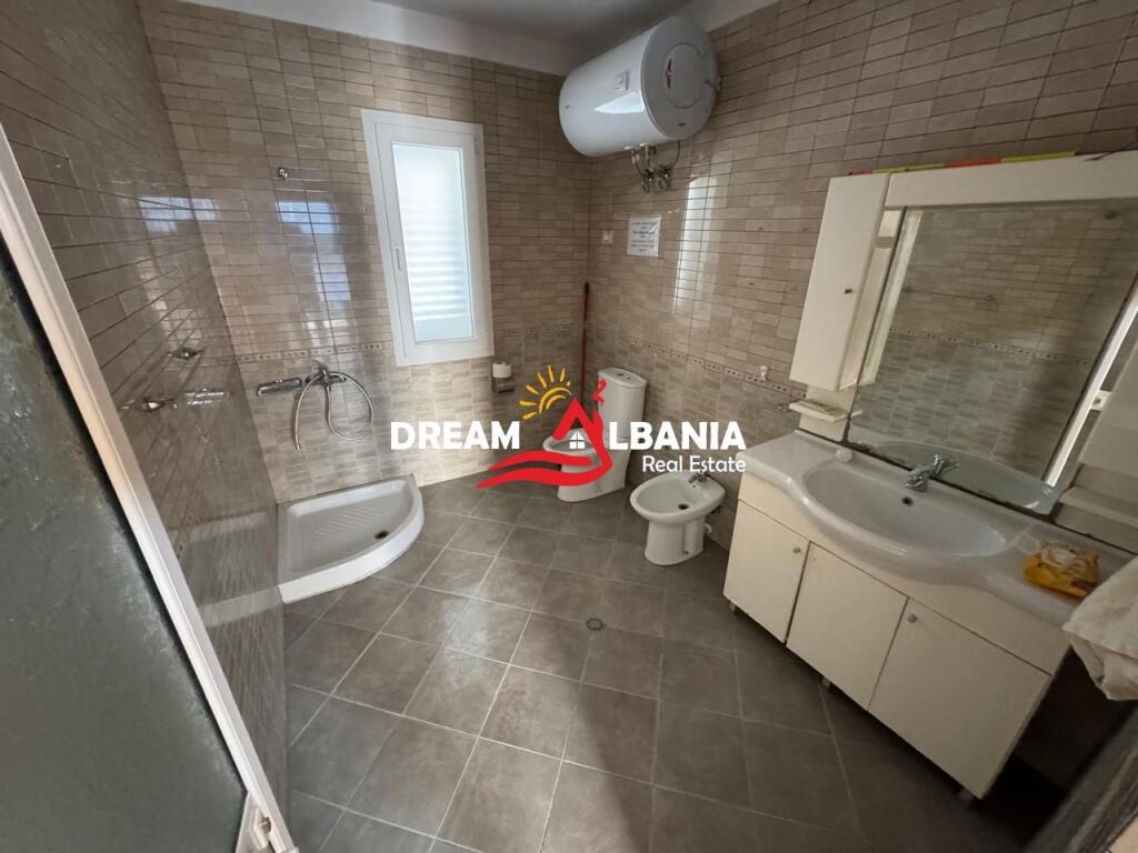 Vile 3 kateshe me qera prane Komunes se Parisit, Tirane (ID 4251432)