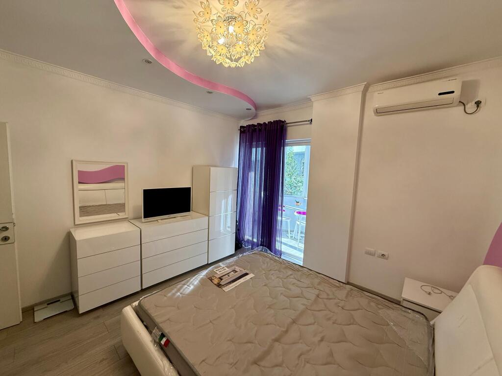 📣 QERA SUPER Apartament 1+1 Me Ballkon 📍 Prane Mbikalimit Te Komunes 🛣️ Rruga "Shkelqim Fusha" ✨  🏢 Ndertim i Ri 🪜 Kati 2 (Banim, Pa Ashensor) 🛋️ Mobiluar Me Kushte Bashkekohore  💶 Cmimi 600 Euro
