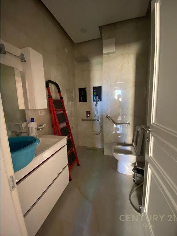 Apartament 2+1 +2 per shitje prane Vila Gold