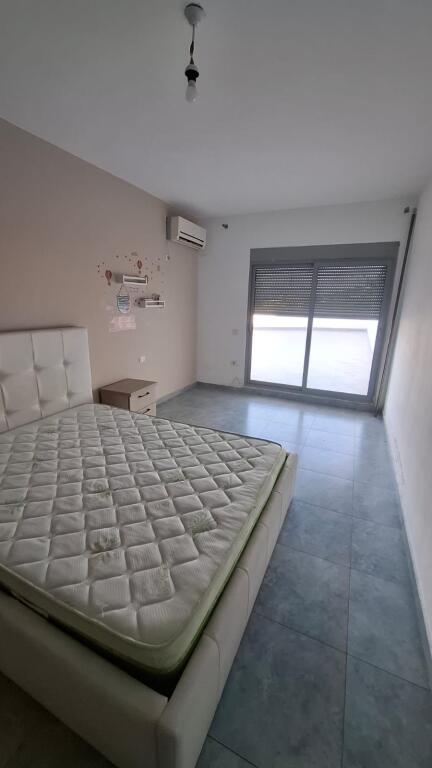 1+1,i mobiluar me verande,liqeni i thate,550 euro