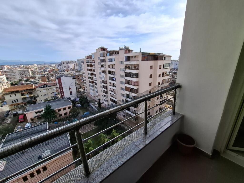 Jepet apartament me qera 2+1+2