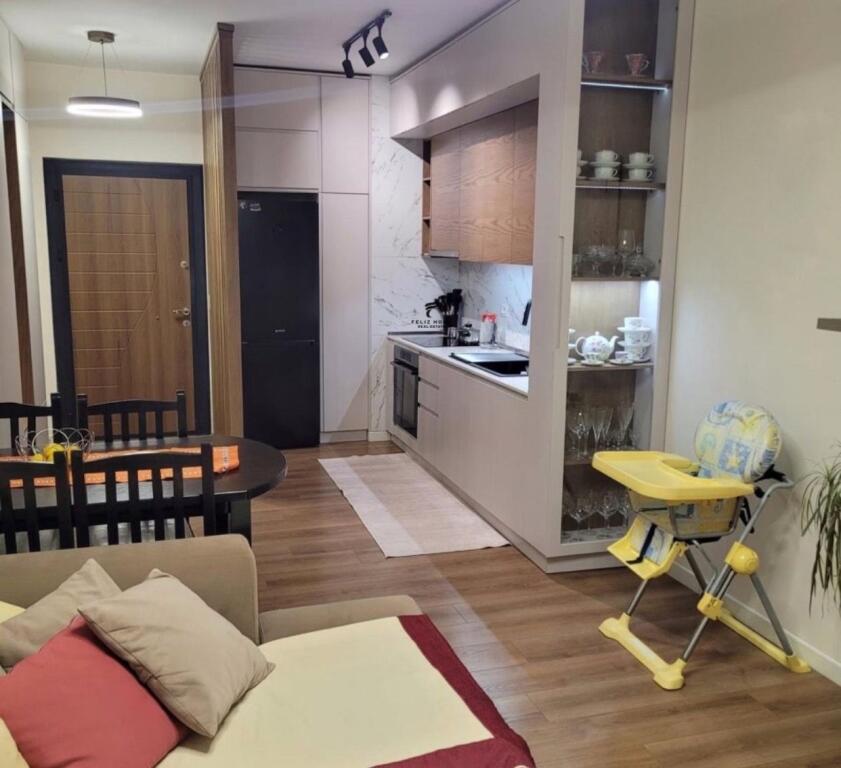 APARTAMENT ME QERA 2+1 FUSHA E AVIACIONIT 60.000 LEKE
