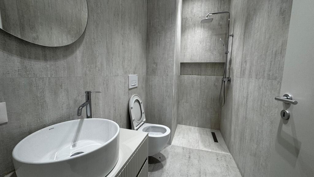 Apartament 2+1 me qira Tek Kontakti!