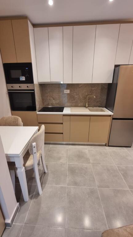 🏡Jepet me qera apartament 2+1 me post parkimi – Pallat i ri 2025 | Selvia