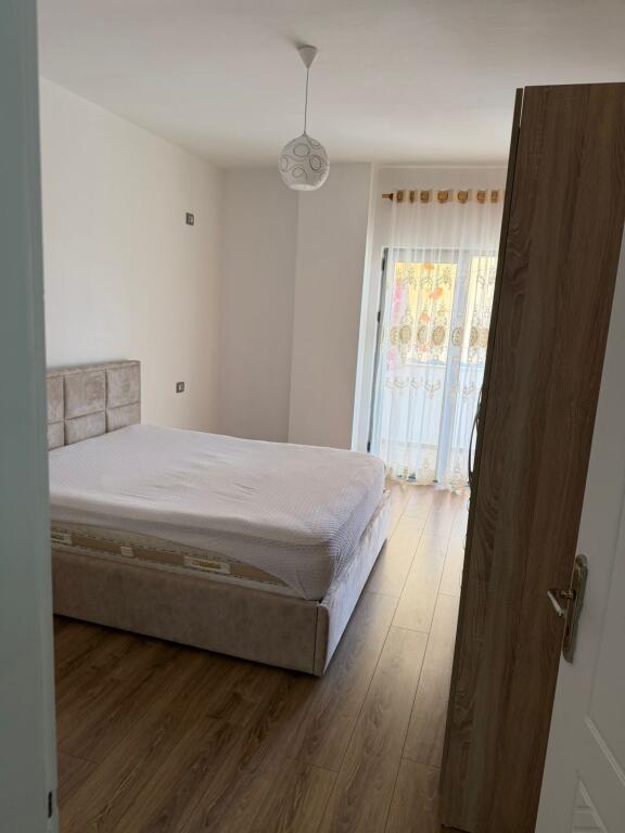 Appartamento 1+1 in affitto, Astir vicino al Bar Santana 480 Mila leke