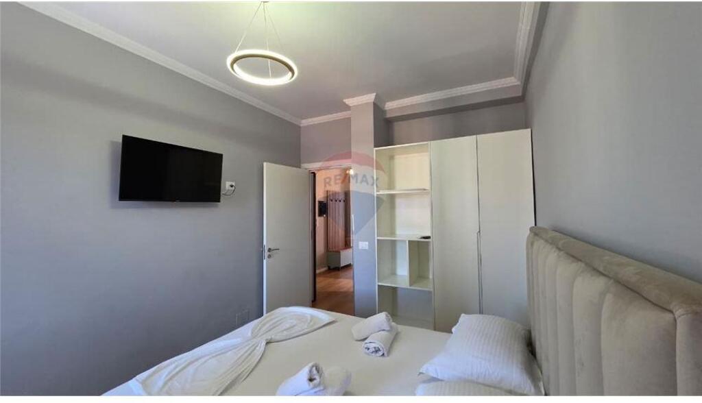 🏠 Apartament 2+1 – Për Qira 📍 Sheshi Isa Boletini, pranë Teatrit – Vlorë