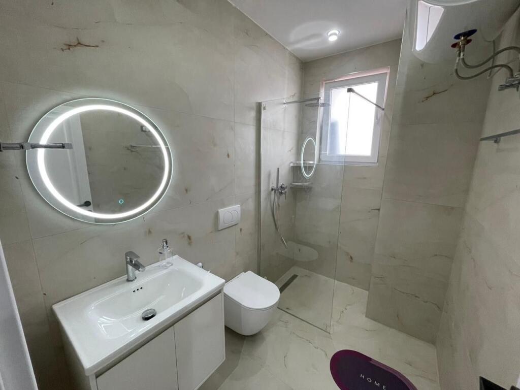 Shitet Apartament 3+1+2 tek Markata,Durres