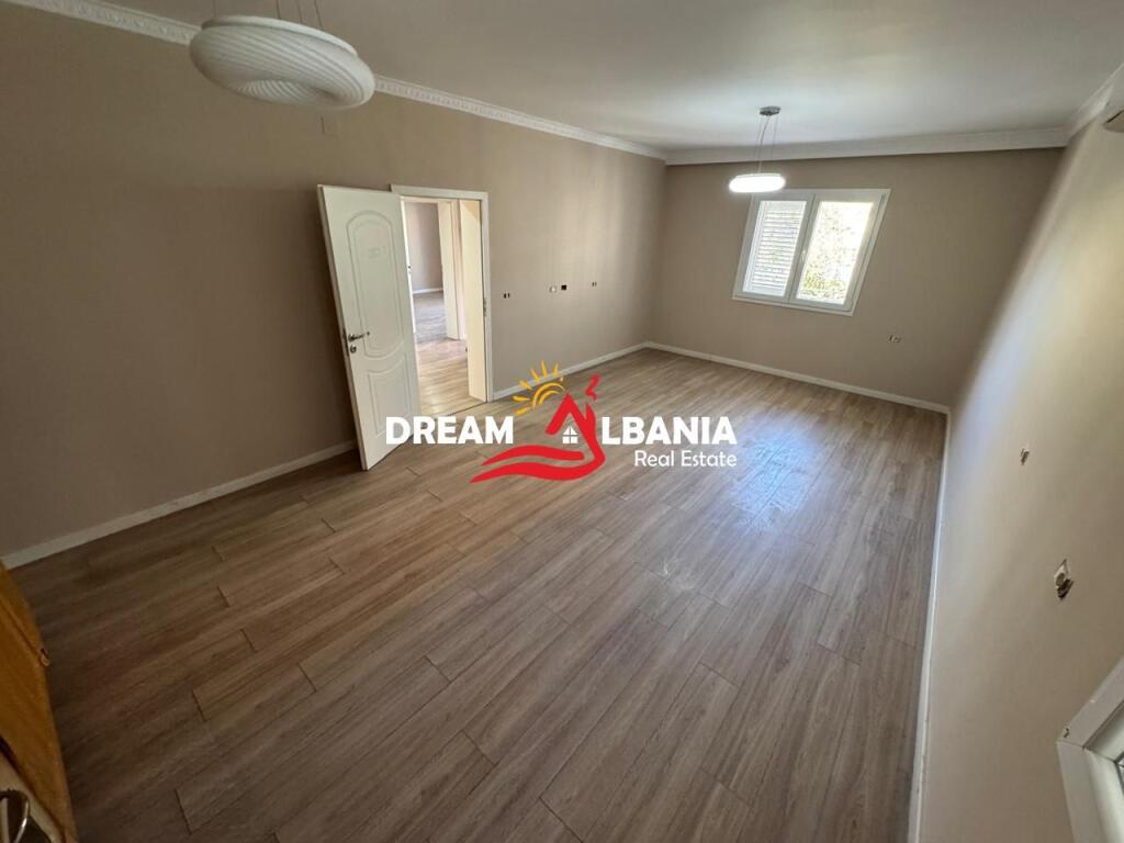 Vile 3 kateshe me qera prane Komunes se Parisit, Tirane (ID 4251432)