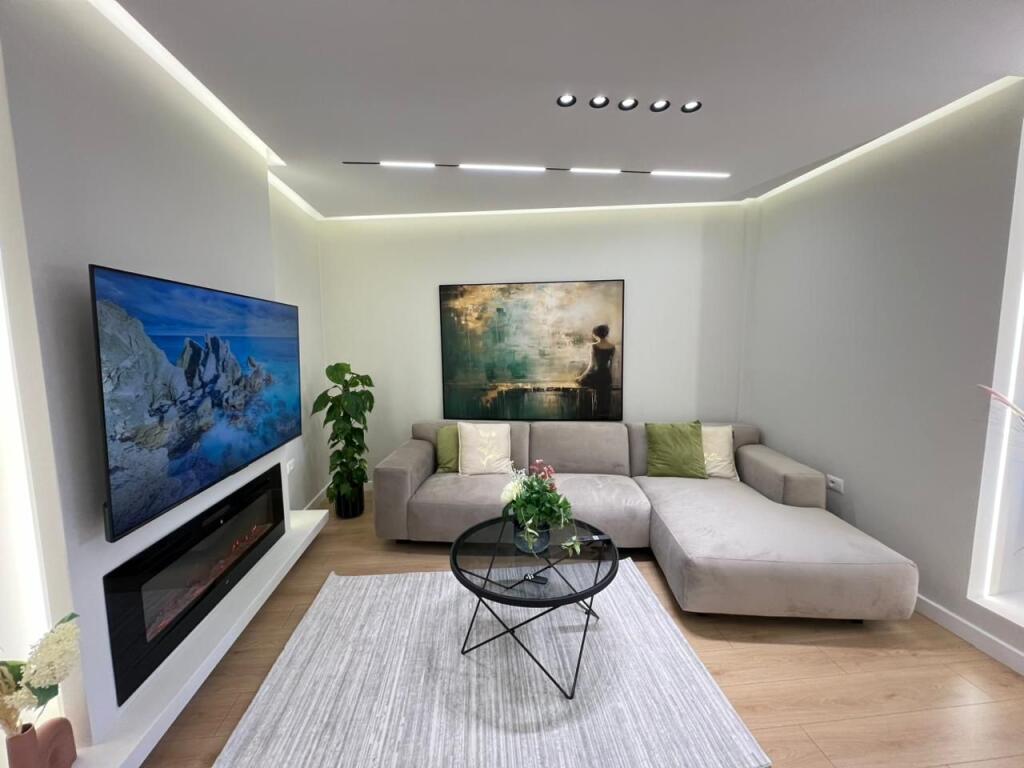 SHITET APARTAMENT 2+1+2 - RRETHRROTULLIMI I ZOGUT TE ZI