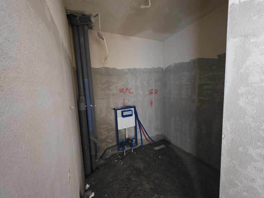 Uzina Dinamo Pran Restornat Durresi Shitet Apartament 1+1