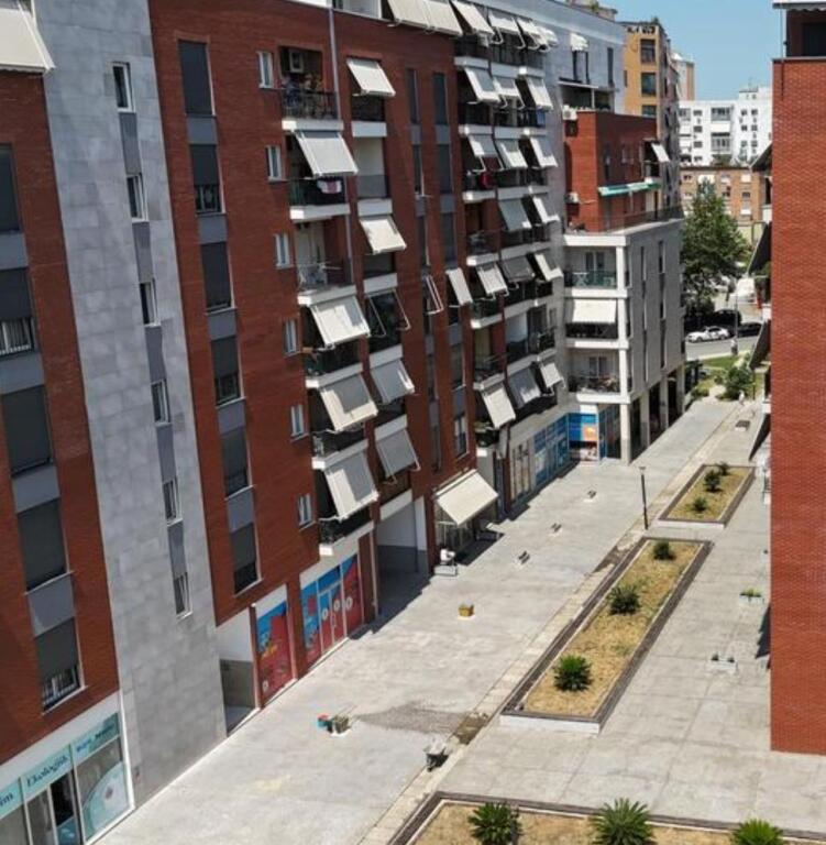 🌟 Shitet Apartament 2+1+2 me Verandë – Zona e Zhvilluar e Ali Demit