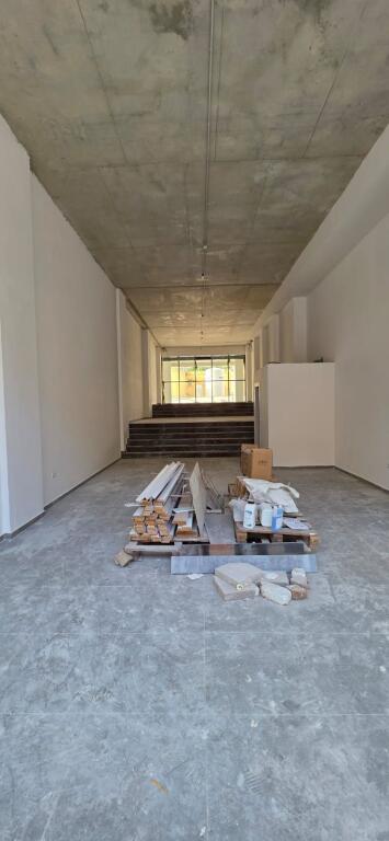 Jepet me Qira Ambient Biznesi – Rruga e Barrikadave!!!