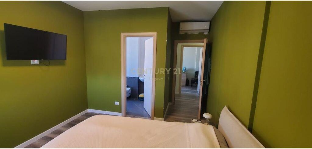 Tek komisariati Nr 4 Rr e Dibres, Shitet Apartament 2+1+2+ Post parkimi!!!