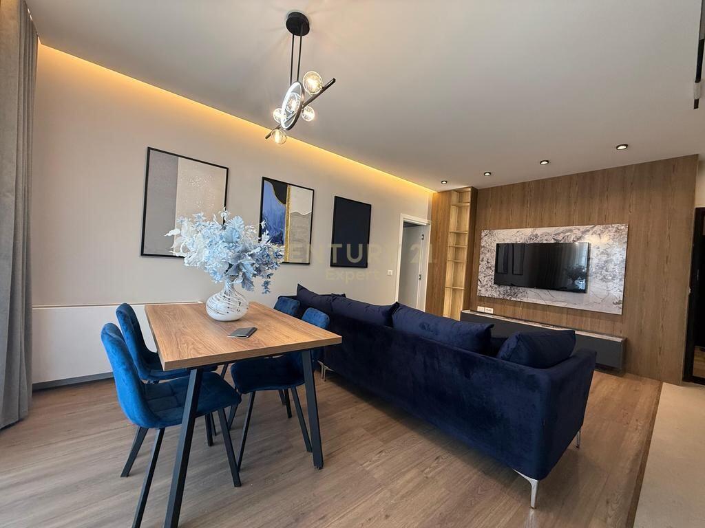 APARTAMENT 2+1+2 &amp; POST PARKIMI PER QIRA TEK GALERIA, QENDER !!